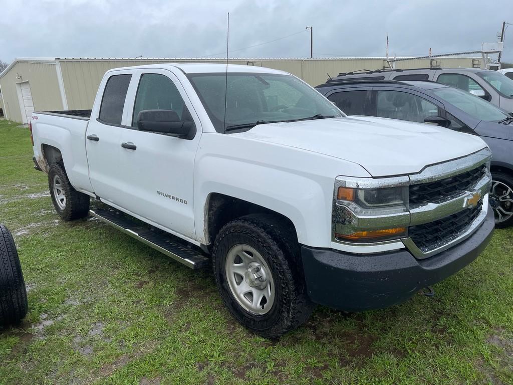 2016 Chevy Silverado Crew Cab 4WD 169K Miles runs & drives clean title