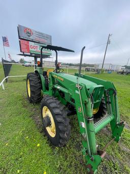 John Deere 5205 4x4 2200 hrs Rear Remotes