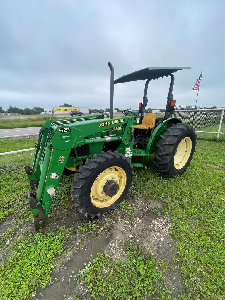 John Deere 5205 4x4 2200 hrs Rear Remotes