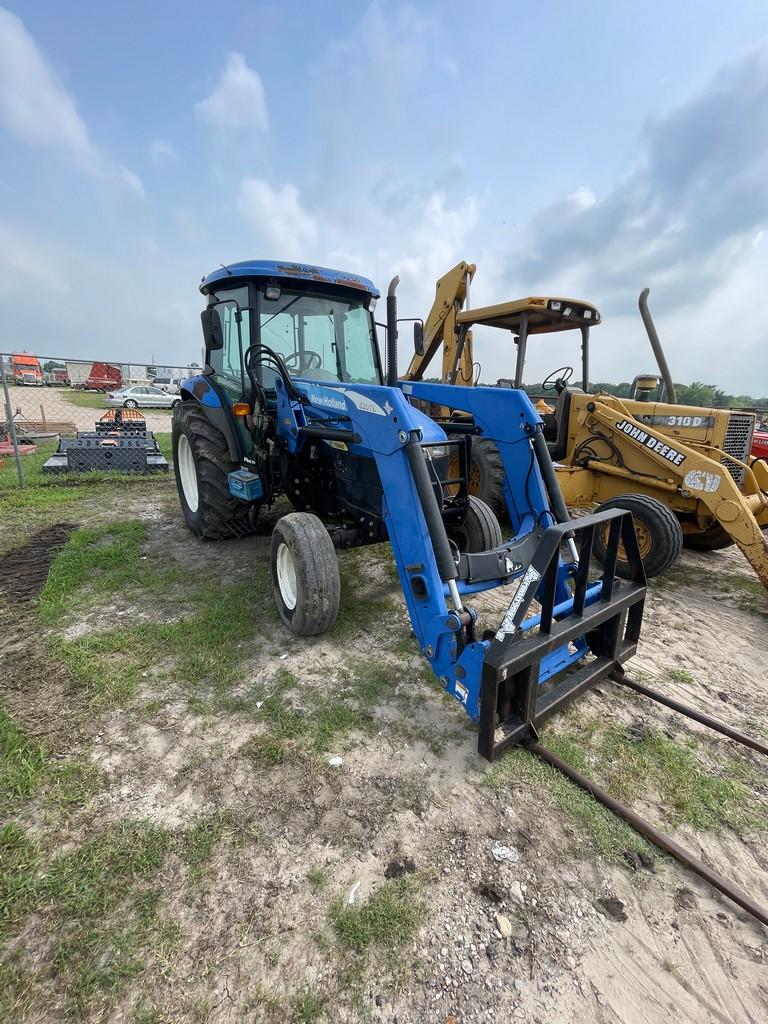 New holland TD80D Closed Cab AC/Heat 2100 hrs. 2WD Diesel has motor knock