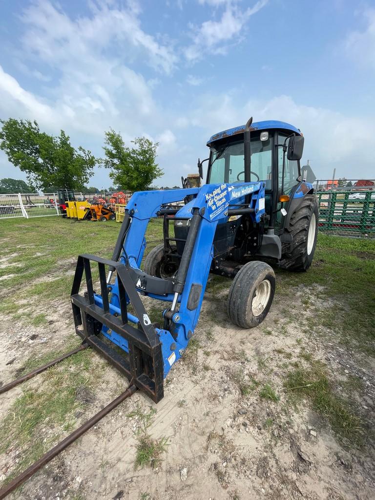 New holland TD80D Closed Cab AC/Heat 2100 hrs. 2WD Diesel has motor knock