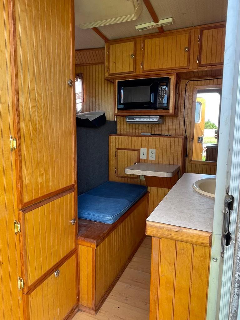 1997 Sooner 3 Horse trailer with living area