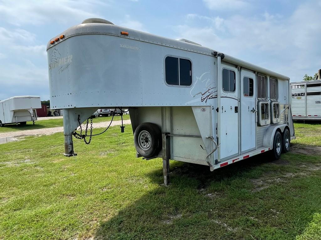 1997 Sooner 3 Horse trailer with living area