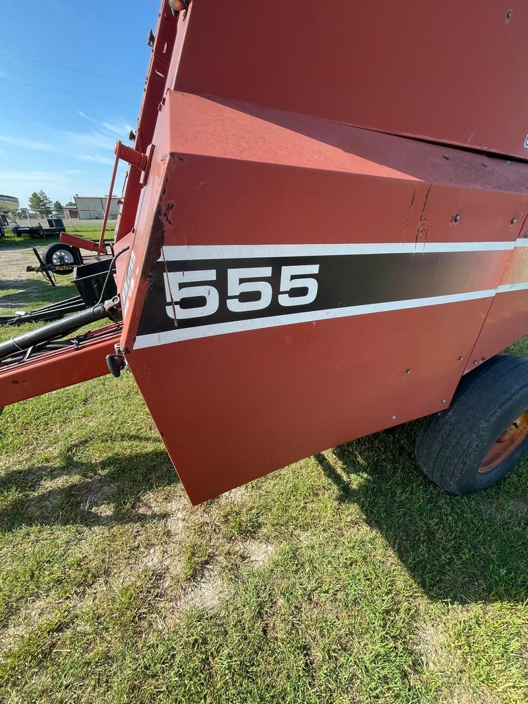 Hesston 555 4x6 Bale with Moniter & Pto