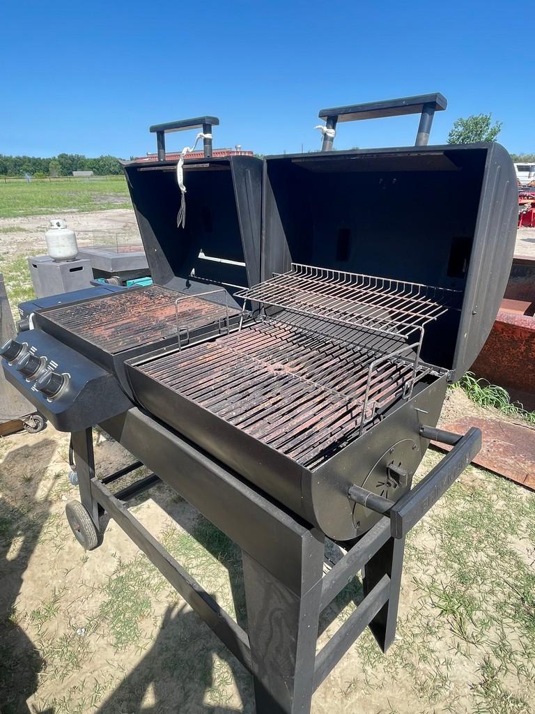 Brinkman Grill with propane burnes good condition