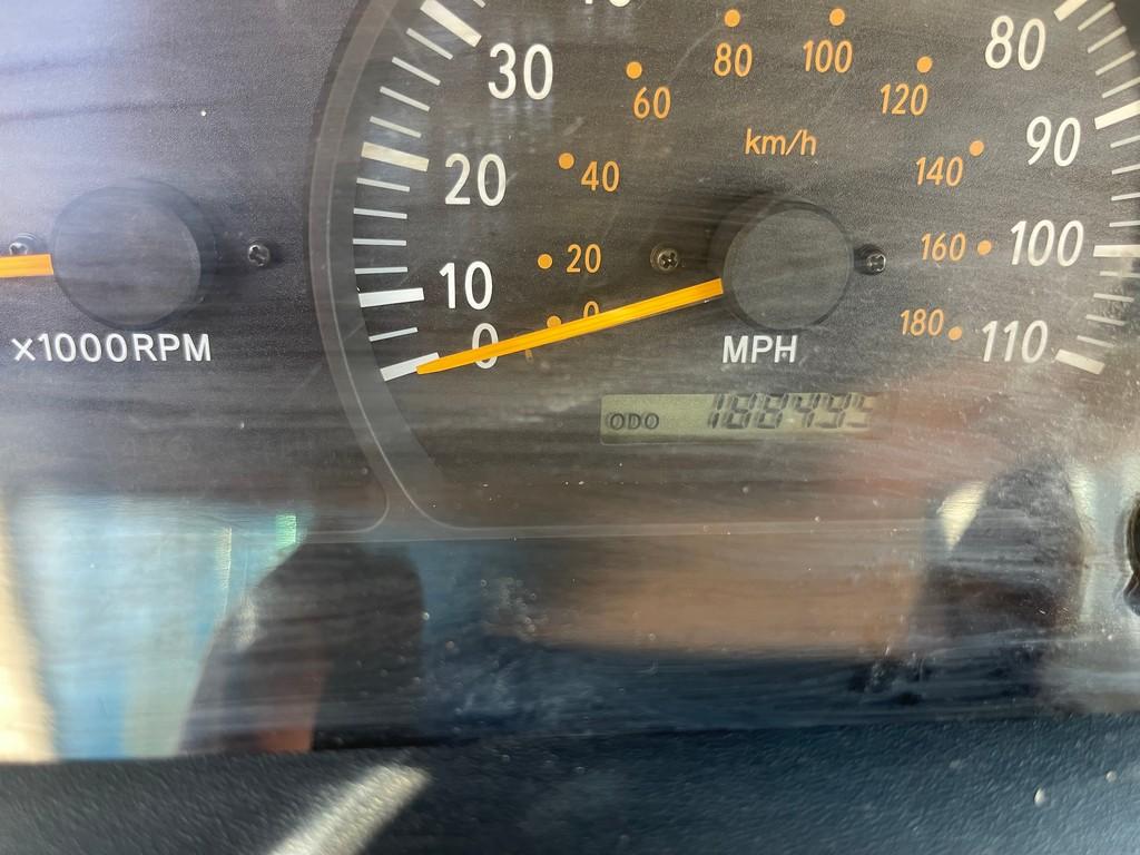 2004 Toyota Tundra 180K runs and drives cold ac, clean title