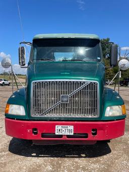 2003 Volvo Day Cab 9 speed trans volvo diesel engine runs & drives lots of new parts has AC vin#4V4M