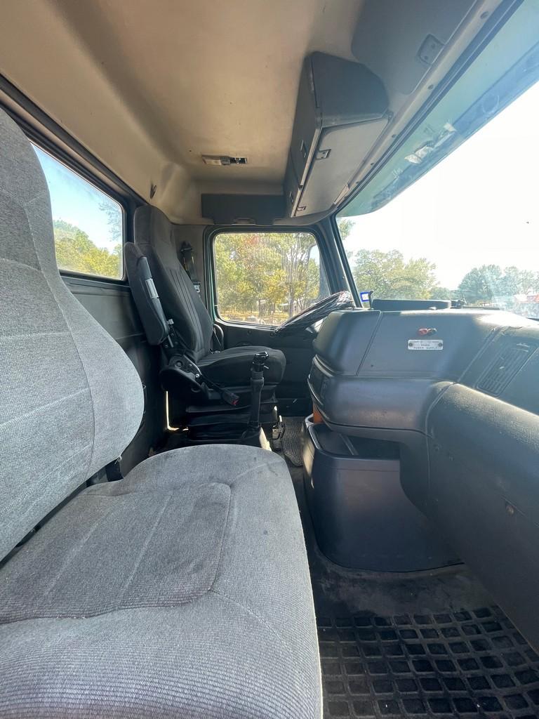 2003 Volvo Day Cab 9 speed trans volvo diesel engine runs & drives lots of new parts has AC vin#4V4M