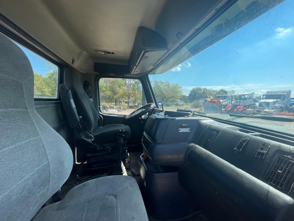 2003 Volvo Day Cab 9 speed trans volvo diesel engine runs & drives lots of new parts has AC vin#4V4M