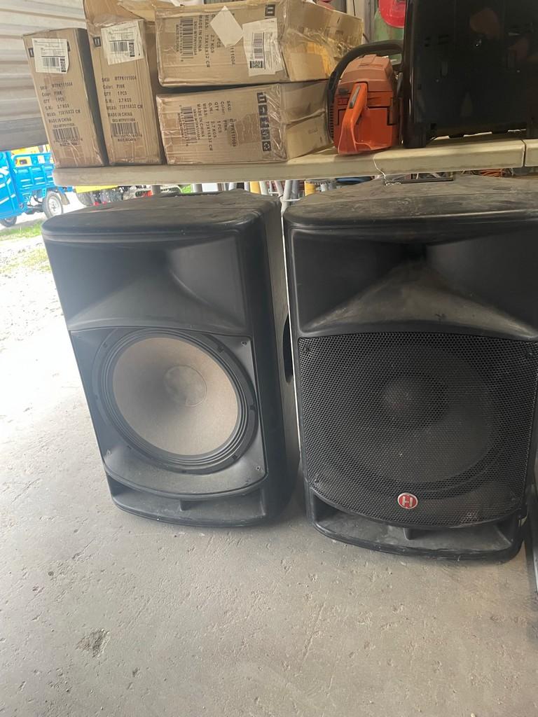 2-Harbinger speakers
