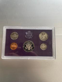 Assortmented proof set
