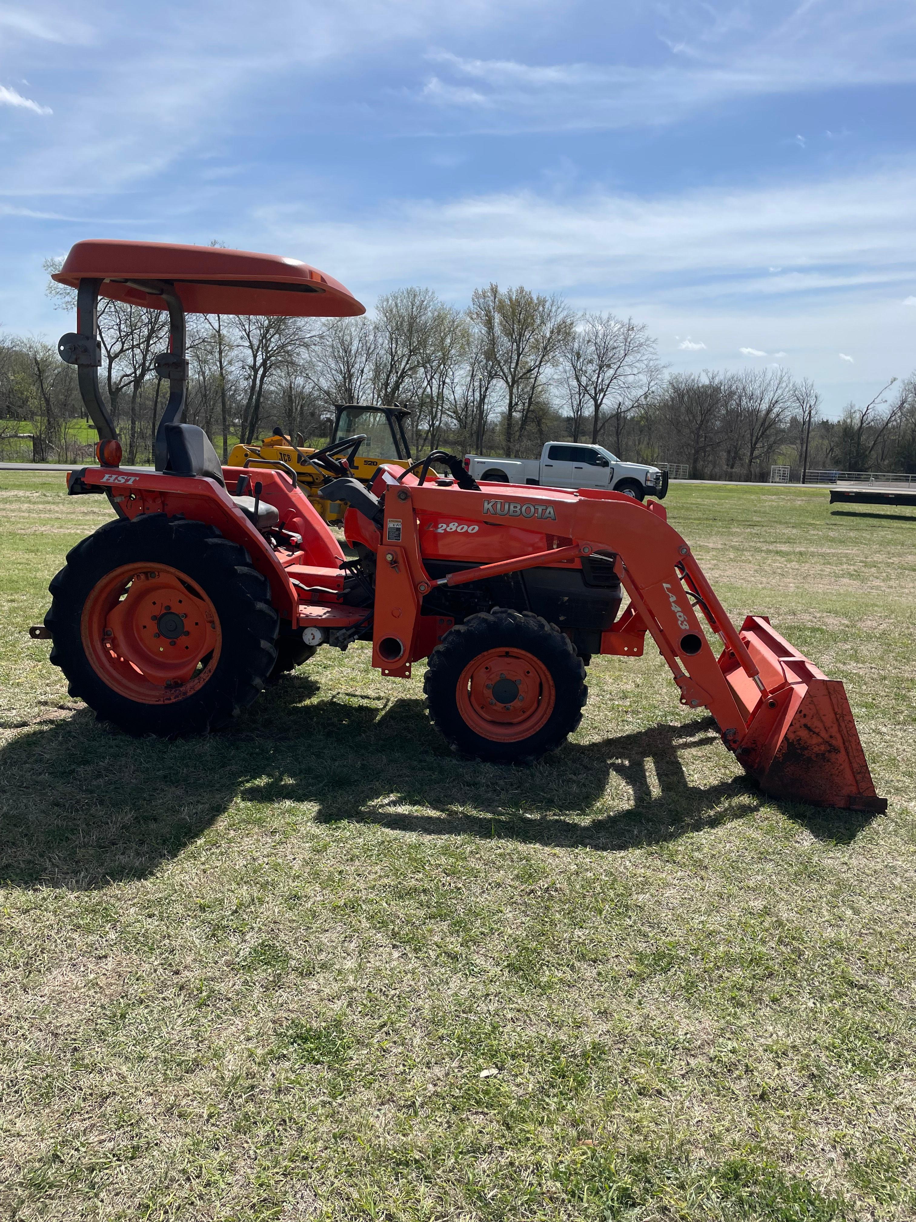 Kubota L2800 4WD Diesel Tractor HST Trans LA 463 Front loader with attachment