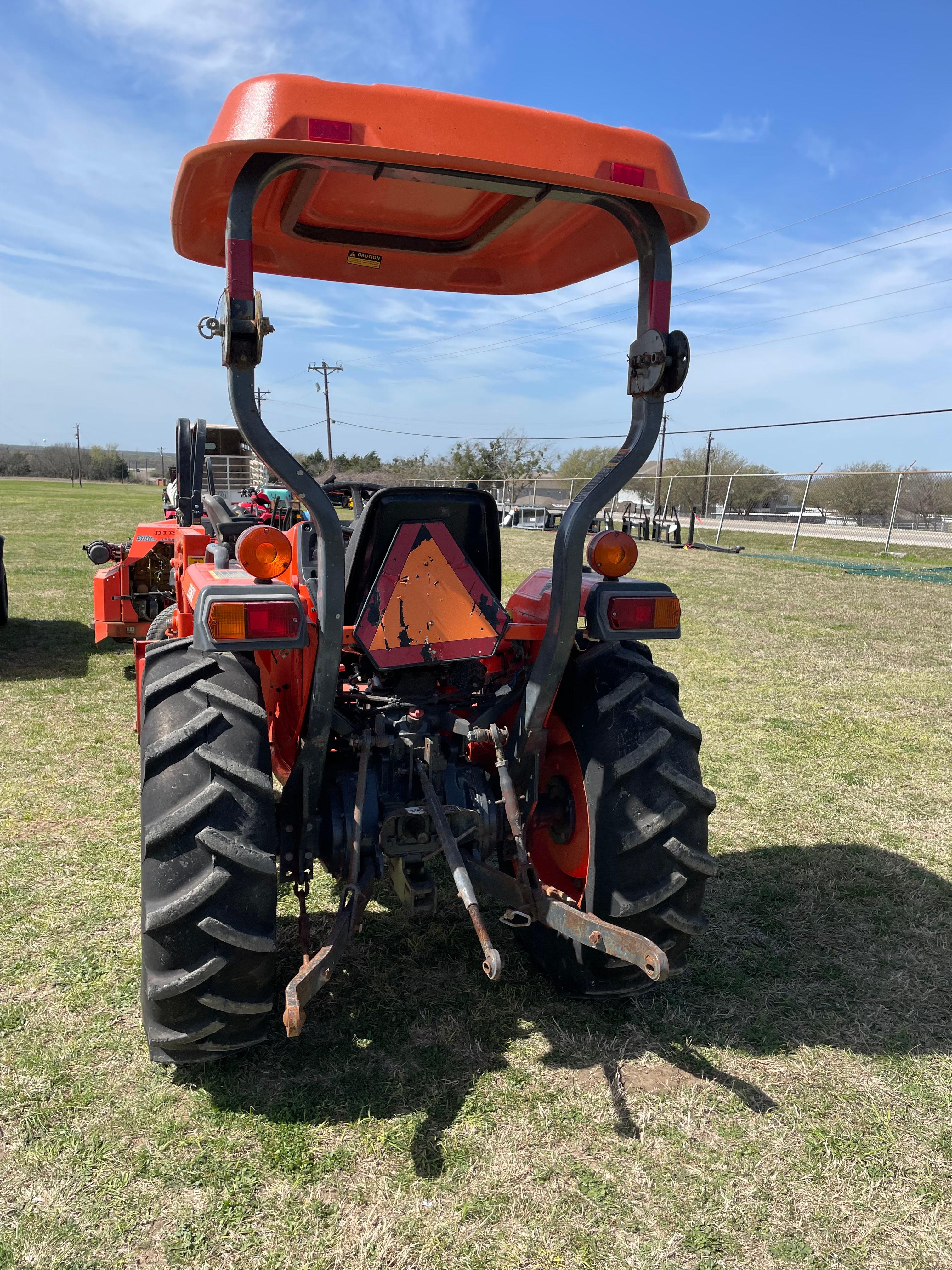 Kubota L2800 4WD Diesel Tractor HST Trans LA 463 Front loader with attachment