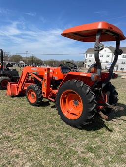 Kubota L2800 4WD Diesel Tractor HST Trans LA 463 Front loader with attachment