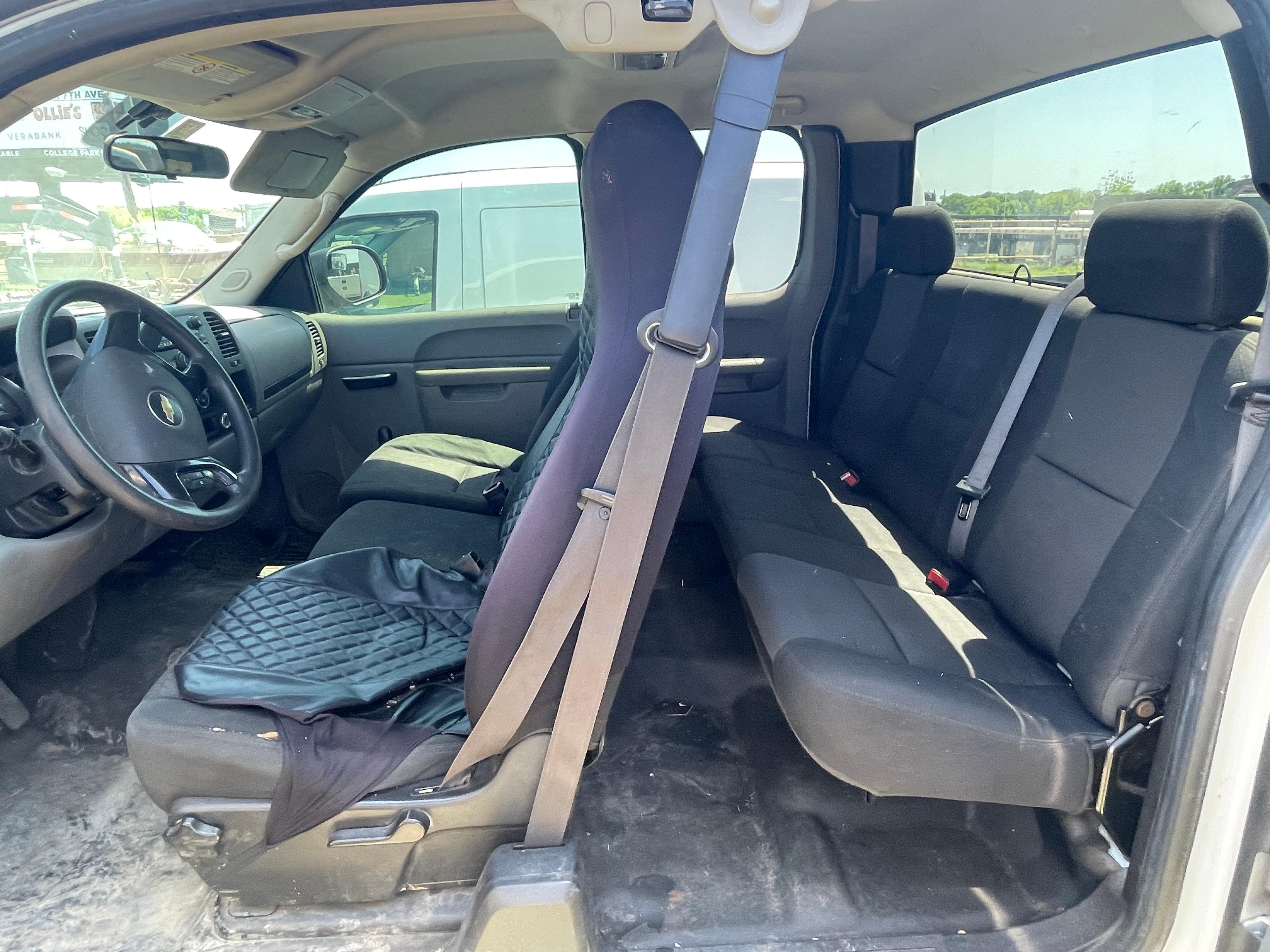 2012  Chevy 2500 WD Ext Cab long bed 222k miles runs 7 drives clean title