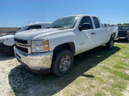 2012  Chevy 2500 WD Ext Cab long bed 222k miles runs 7 drives clean title