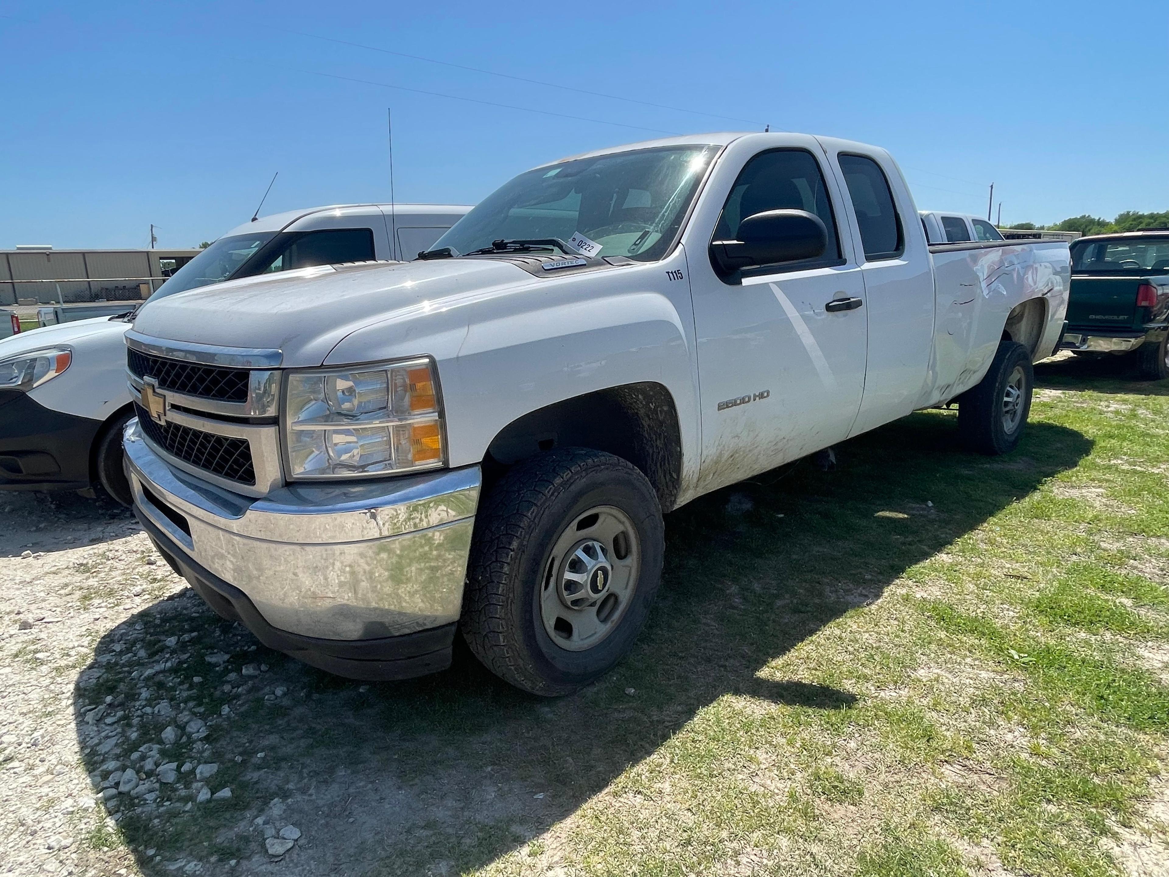 2012  Chevy 2500 WD Ext Cab long bed 222k miles runs 7 drives clean title