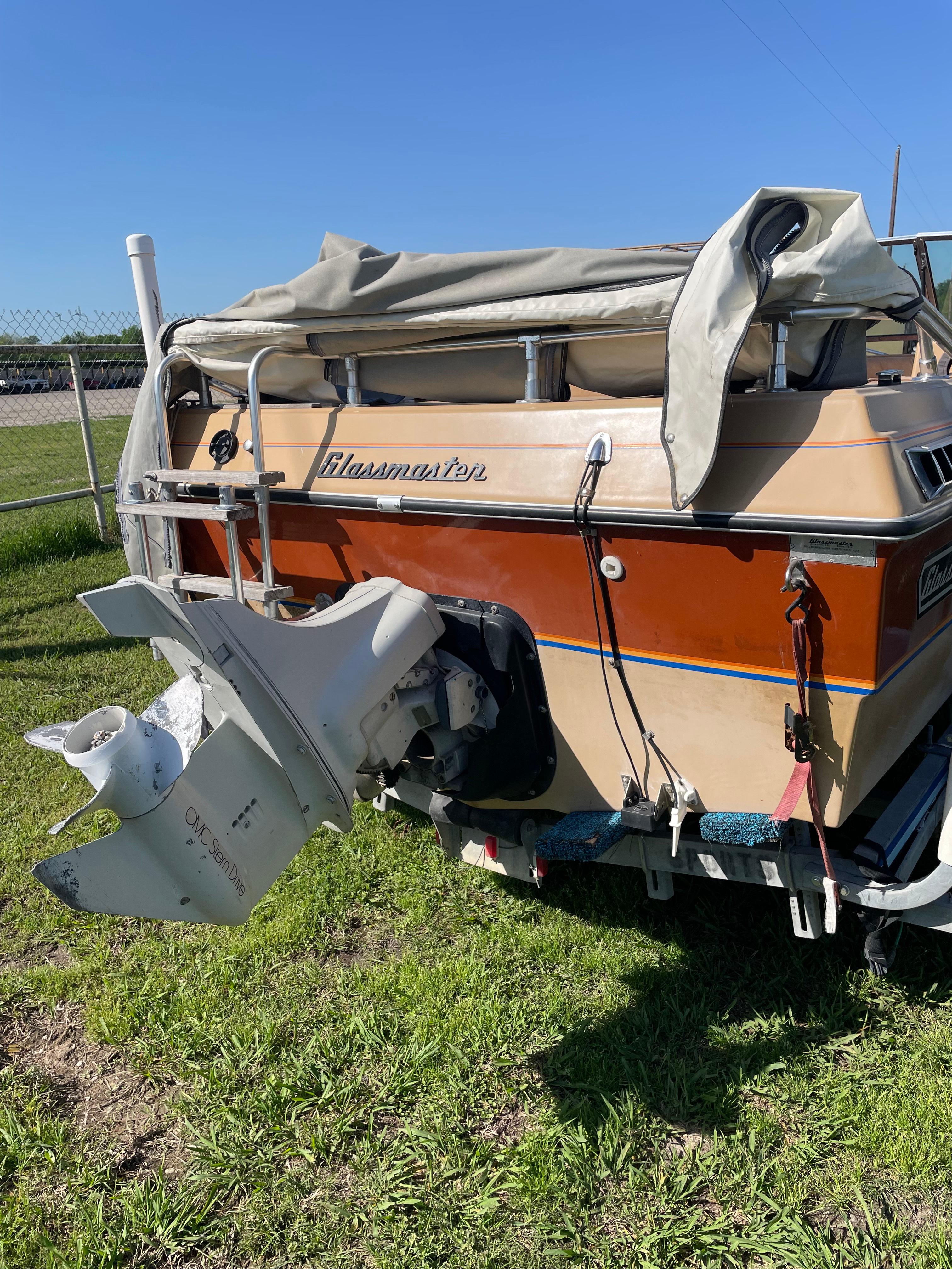 1983 Glassmaster lake Ready 2.5L OMC Stern Drive, Tags good till eptember 2025 has title
