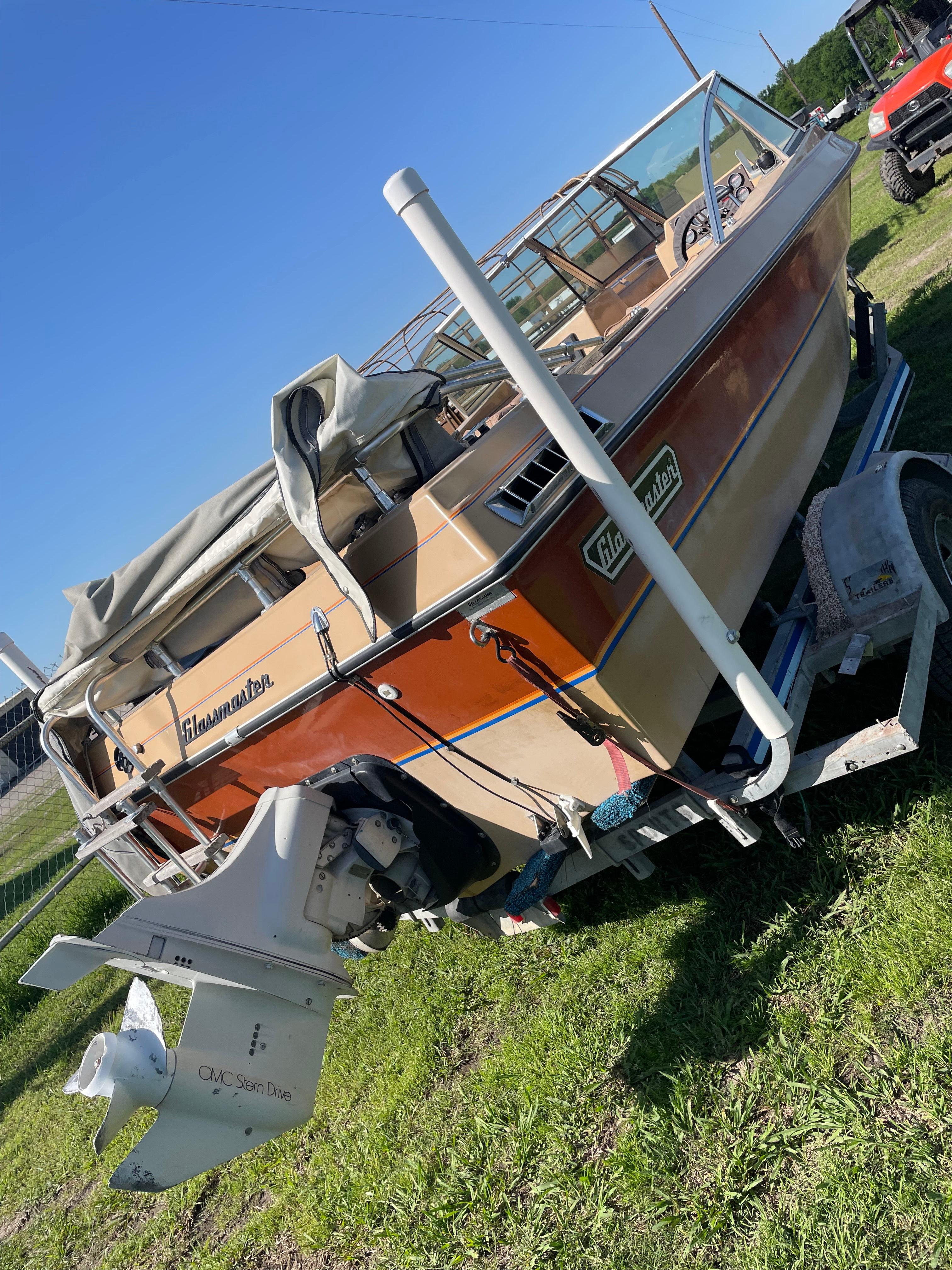 1983 Glassmaster lake Ready 2.5L OMC Stern Drive, Tags good till eptember 2025 has title