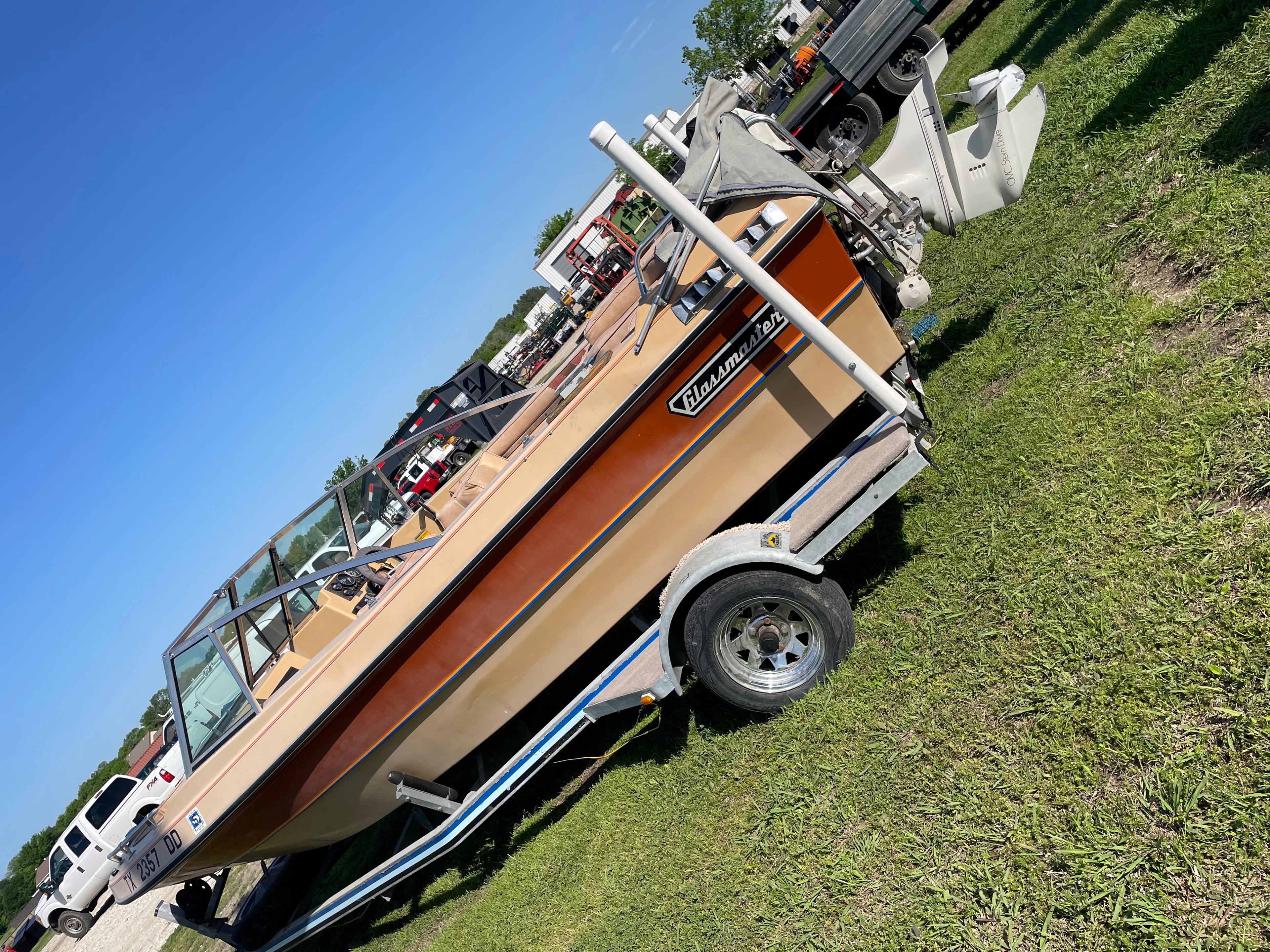1983 Glassmaster lake Ready 2.5L OMC Stern Drive, Tags good till eptember 2025 has title