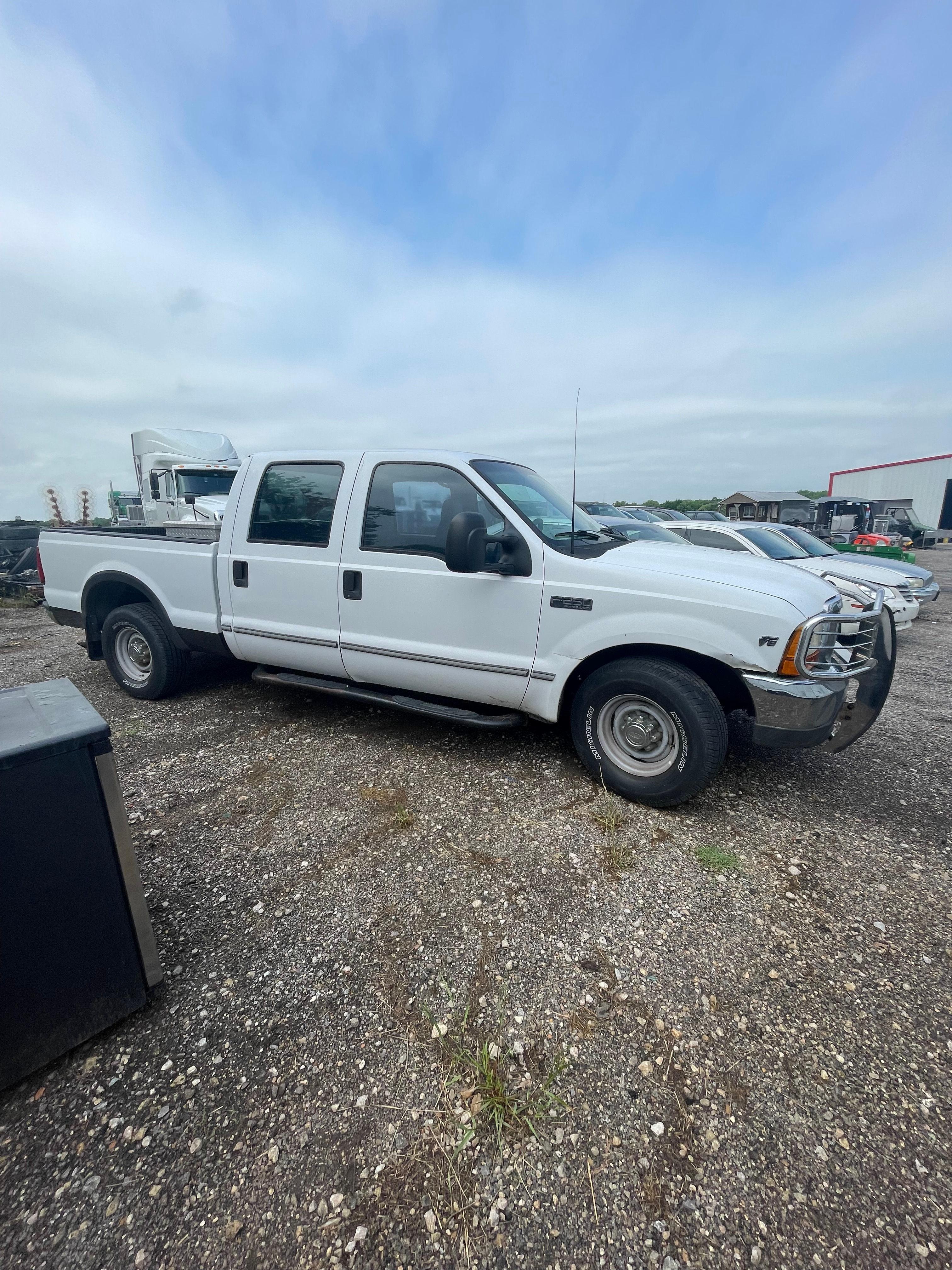 2000 Ford F250 5 Speed Triton V8Clean title A70484