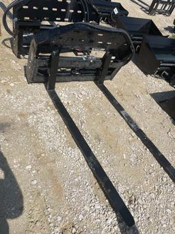 GIYI 5ft. Hydraulic side shift forks for skid steer