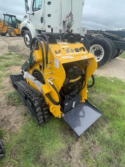 New Land Hero Mini Skid 23Hp Model LDH-T460-CEM Has broken throttle