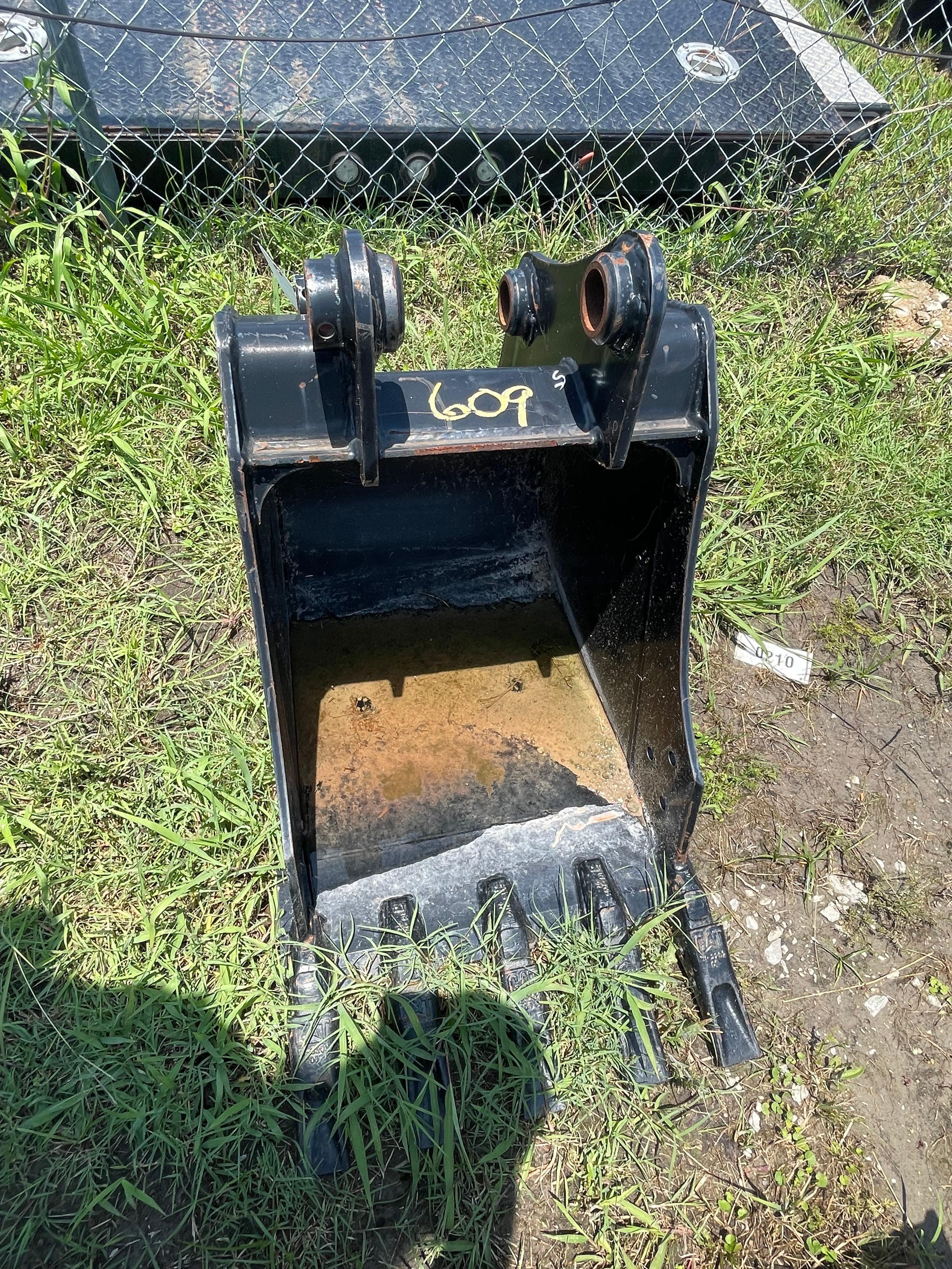 20" CAT Excavator bucket