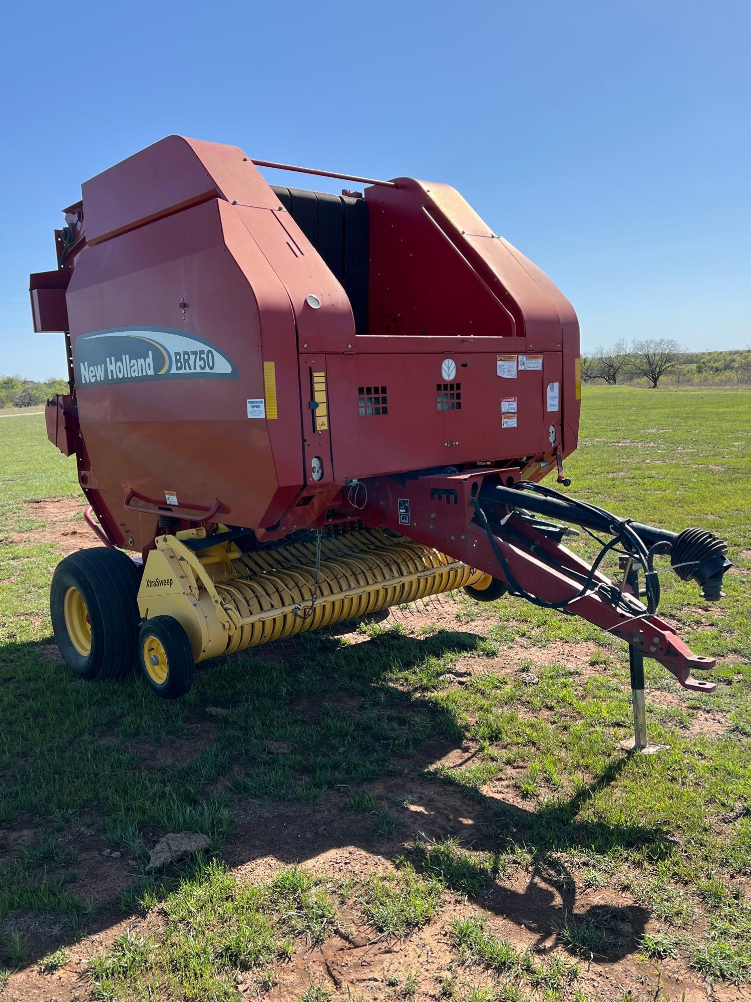 New Holland BR 750 Round Baler