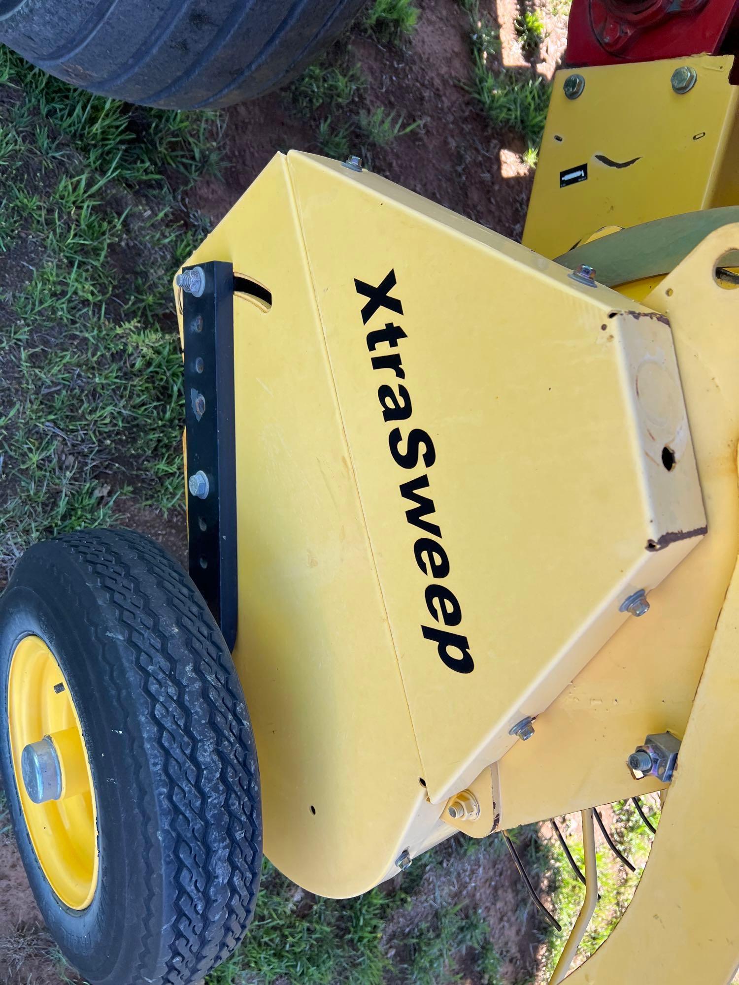 New Holland BR 750 Round Baler