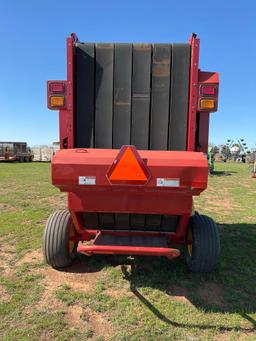 New Holland BR 750 Round Baler