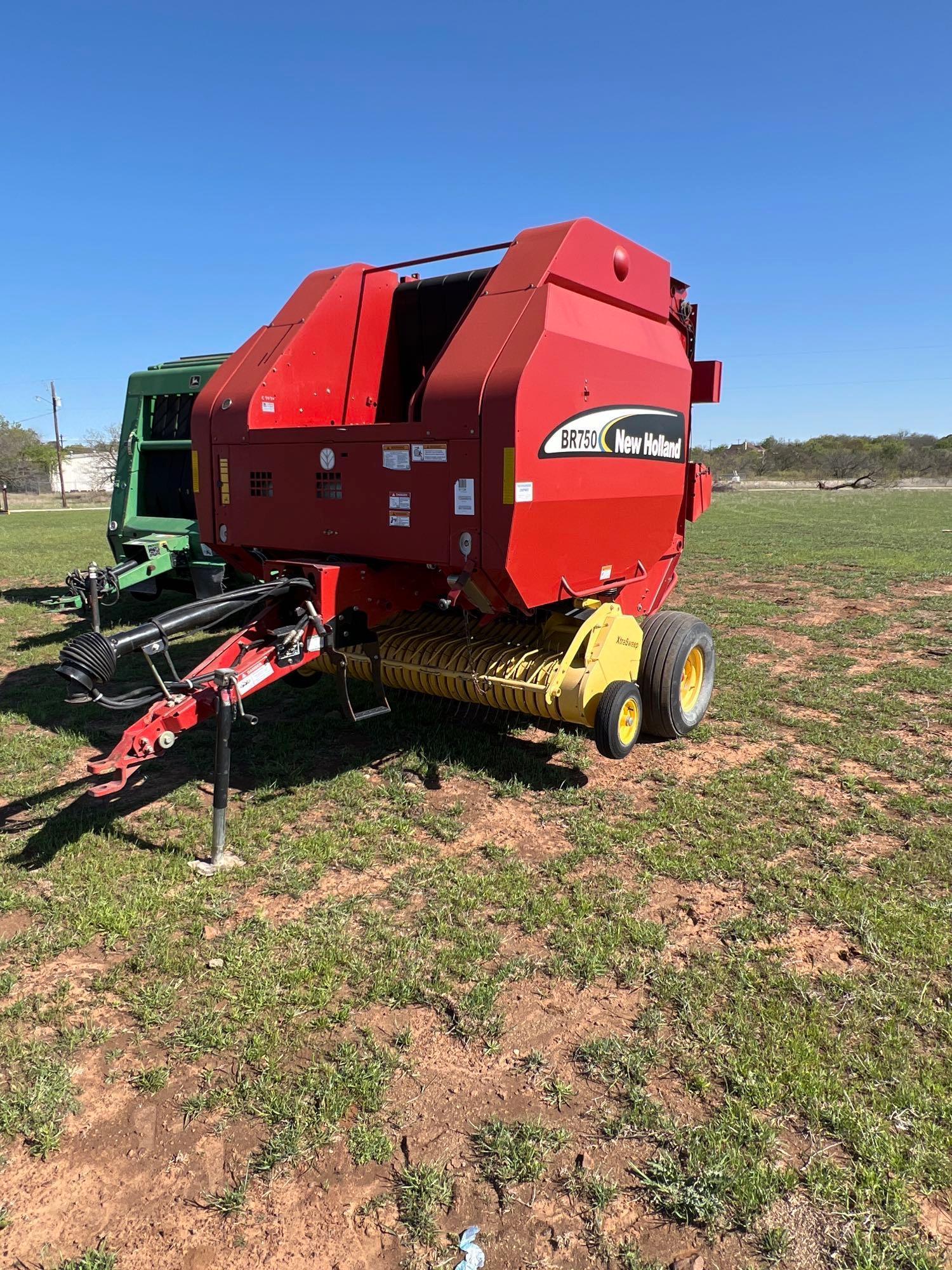 New Holland BR 750 Round Baler