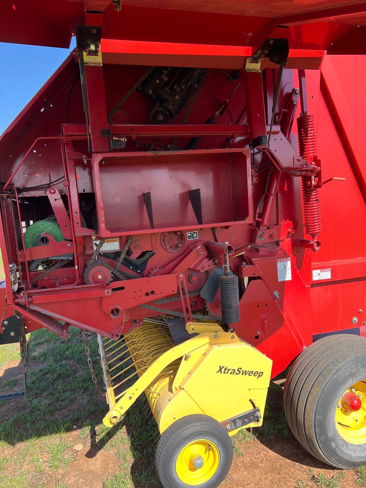 New Holland BR 750 Round Baler