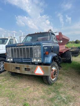 1984 GMC 7000 Diesel Top Kick Fertilizer Spreader. DOES NOT RUN