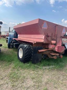 1984 GMC 7000 Diesel Top Kick Fertilizer Spreader. DOES NOT RUN