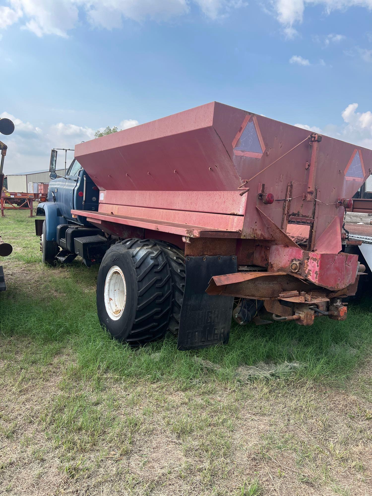 1984 GMC 7000 Diesel Top Kick Fertilizer Spreader. DOES NOT RUN