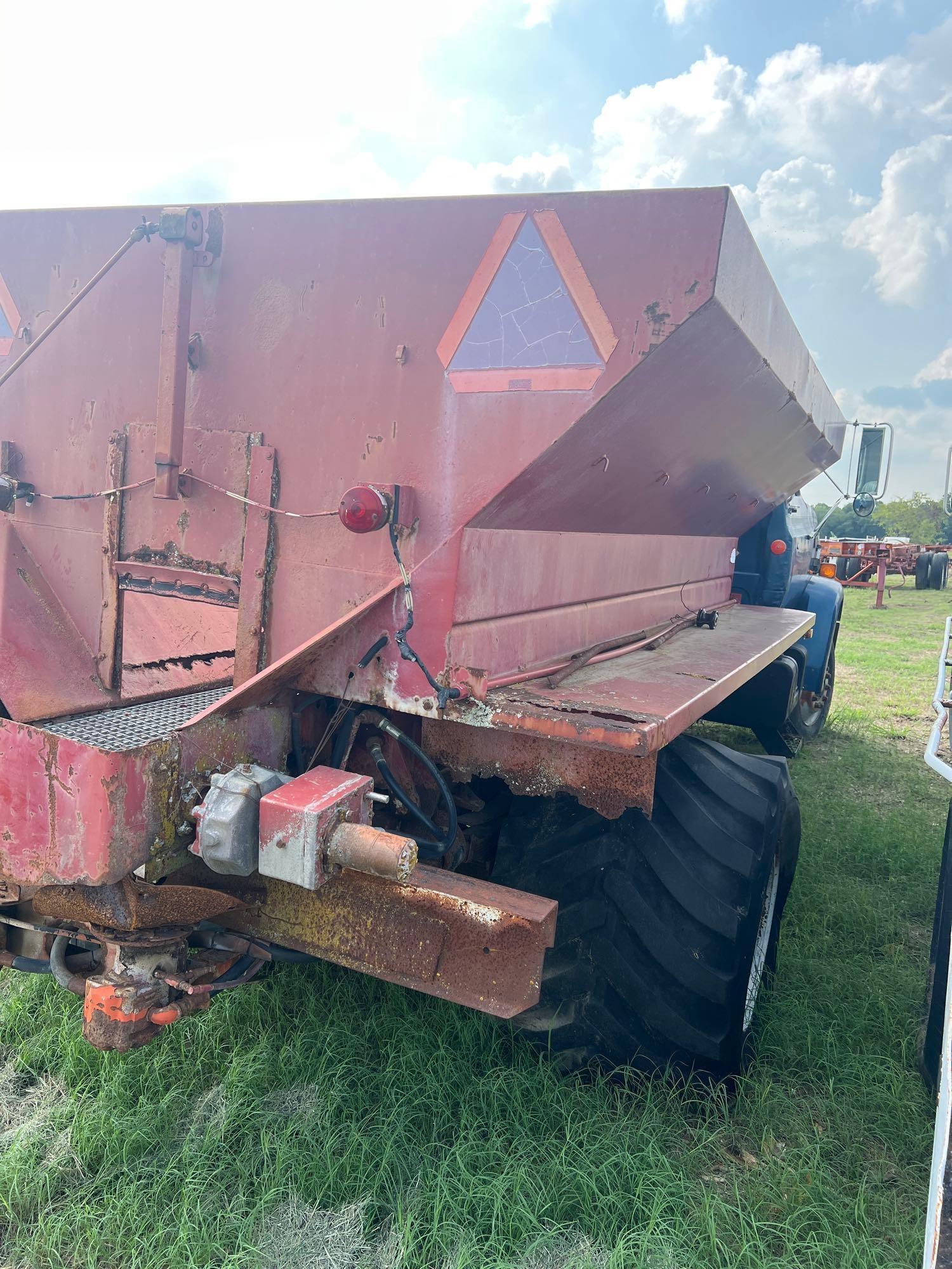 1984 GMC 7000 Diesel Top Kick Fertilizer Spreader. DOES NOT RUN