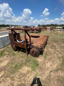 Heavy Duty Flatbed with Fifth Wheel Hitch with Rolling Tailboard