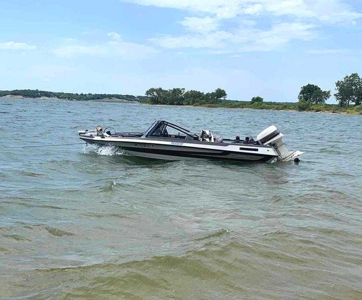 1988 Stratos 266 FS Boat - Has Johnson 90 Motor - Runs - Comes with Titles