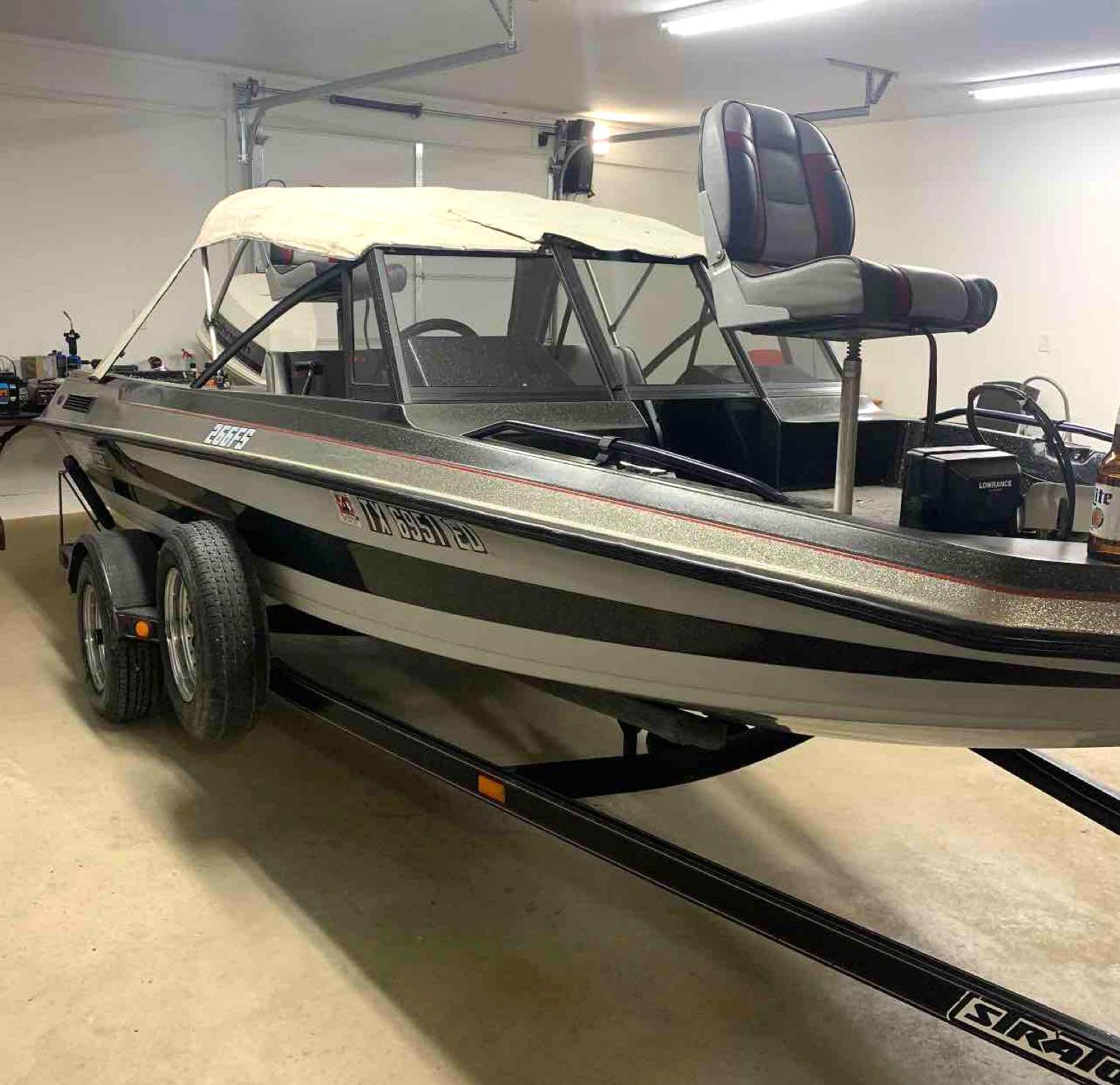 1988 Stratos 266 FS Boat - Has Johnson 90 Motor - Runs - Comes with Titles
