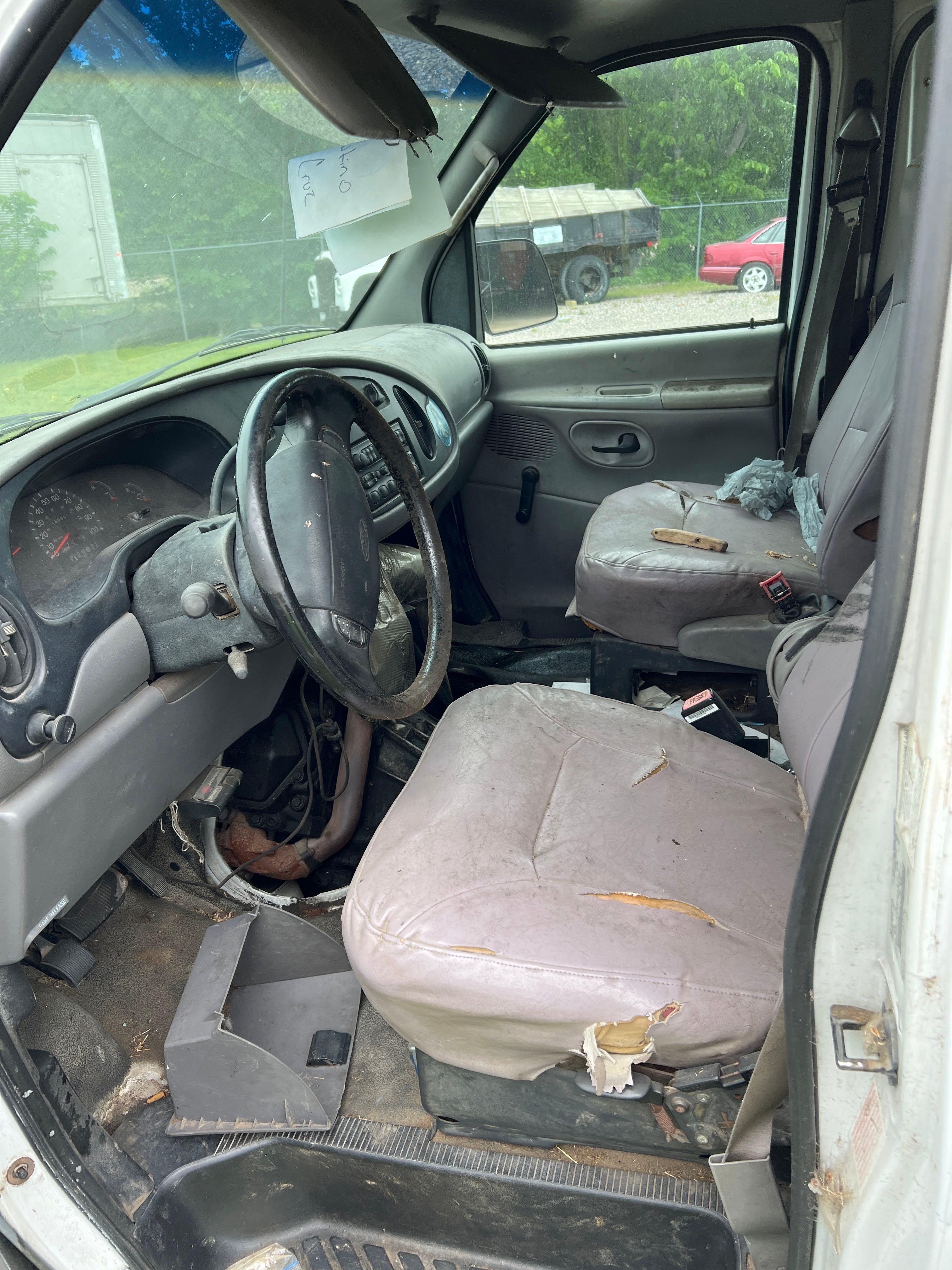 2001 Ford Econo Van Cargo - 169,991 miles - No keys - Parts only