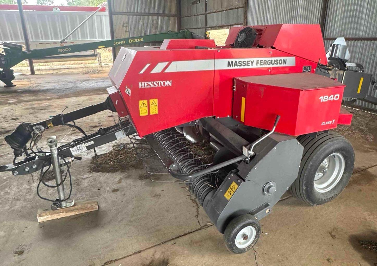 Massey Ferguson 1840 Square Baler - Works - Super Clean - Been Barn Kept