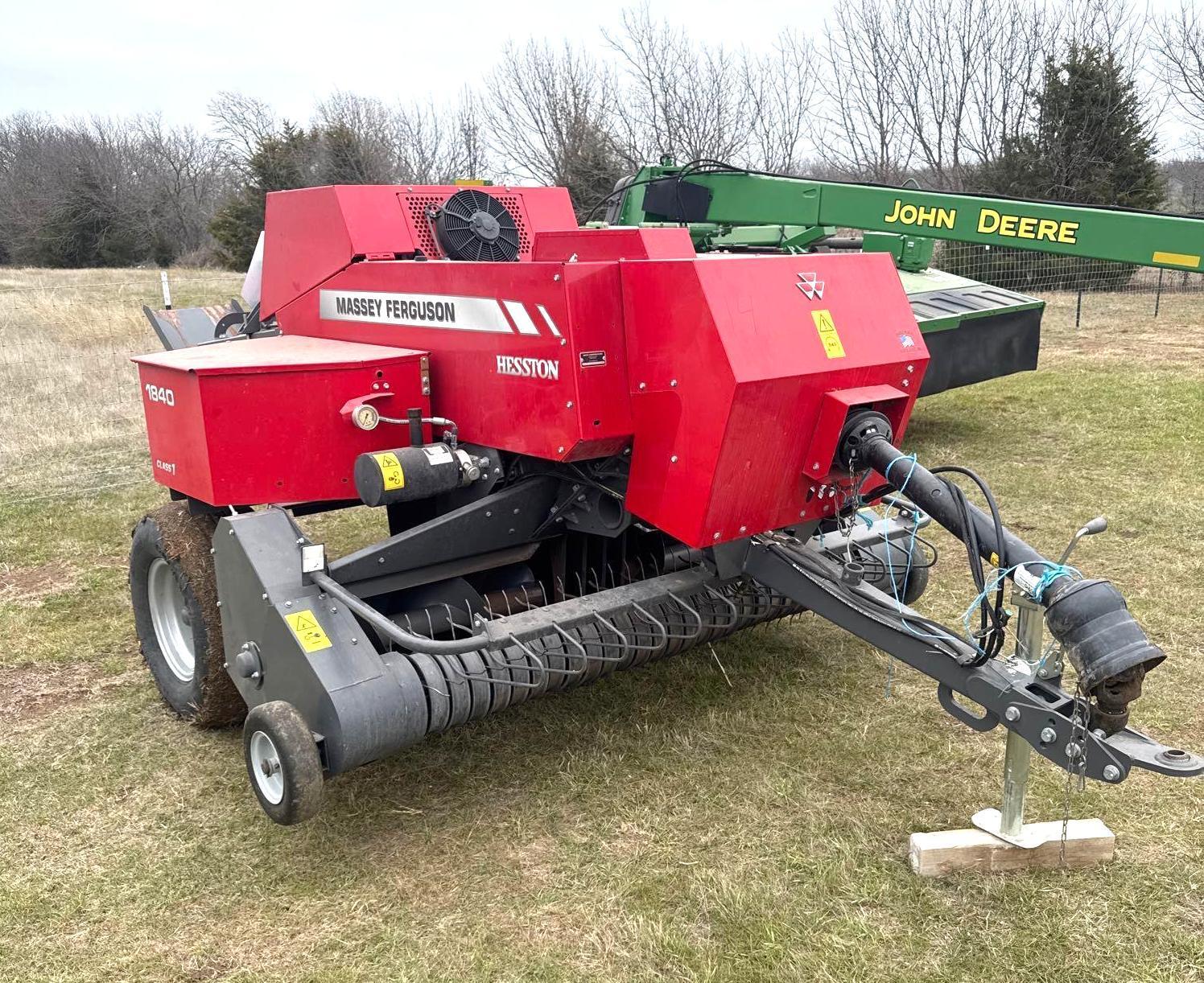 Massey Ferguson 1840 Square Baler - Works - Super Clean - Been Barn Kept