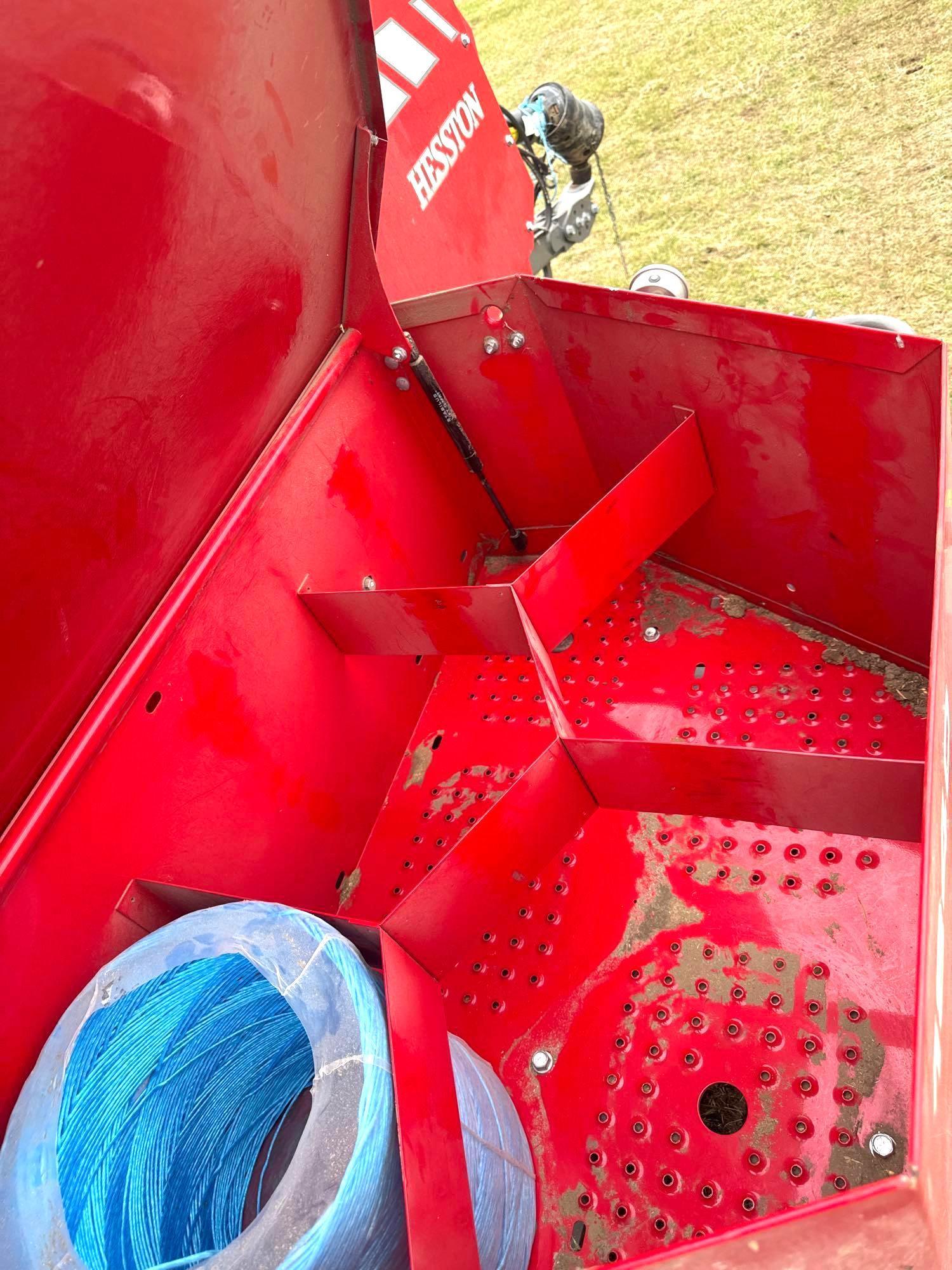 Massey Ferguson 1840 Square Baler - Works - Super Clean - Been Barn Kept