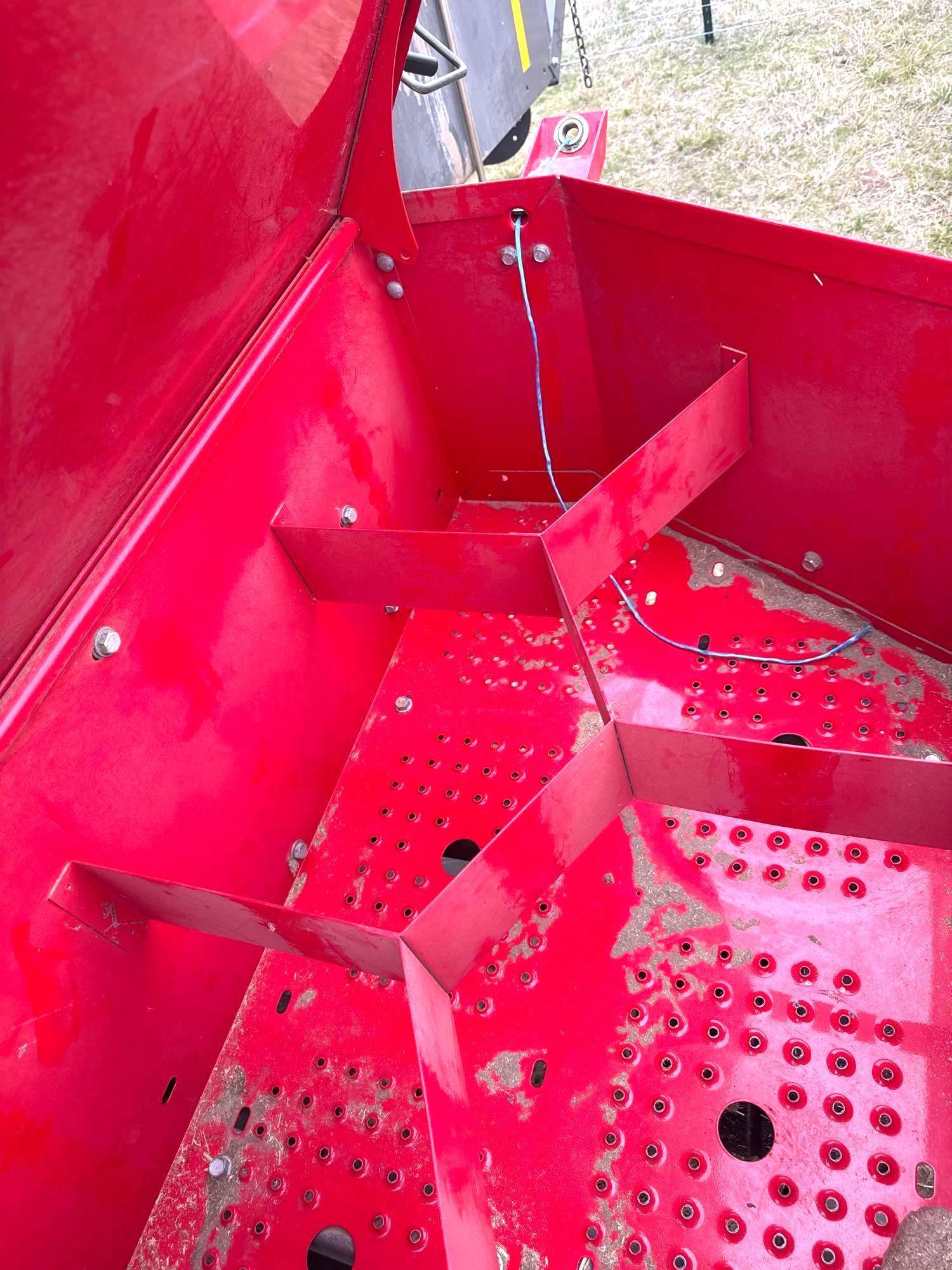 Massey Ferguson 1840 Square Baler - Works - Super Clean - Been Barn Kept