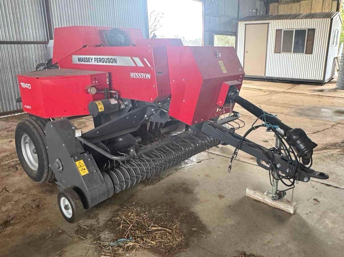 Massey Ferguson 1840 Square Baler - Works - Super Clean - Been Barn Kept