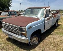 1986 Ford F-150 4x4 - Comes with Title