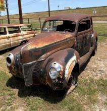 1940 Ford 2 DR Deluxe - Comes with Title