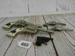 FLAT OF MISC. TOY GUNS AND HOLSTER