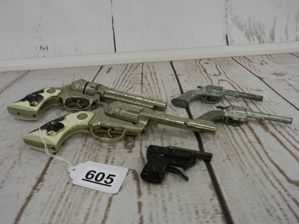 FLAT OF MISC. TOY GUNS AND HOLSTER